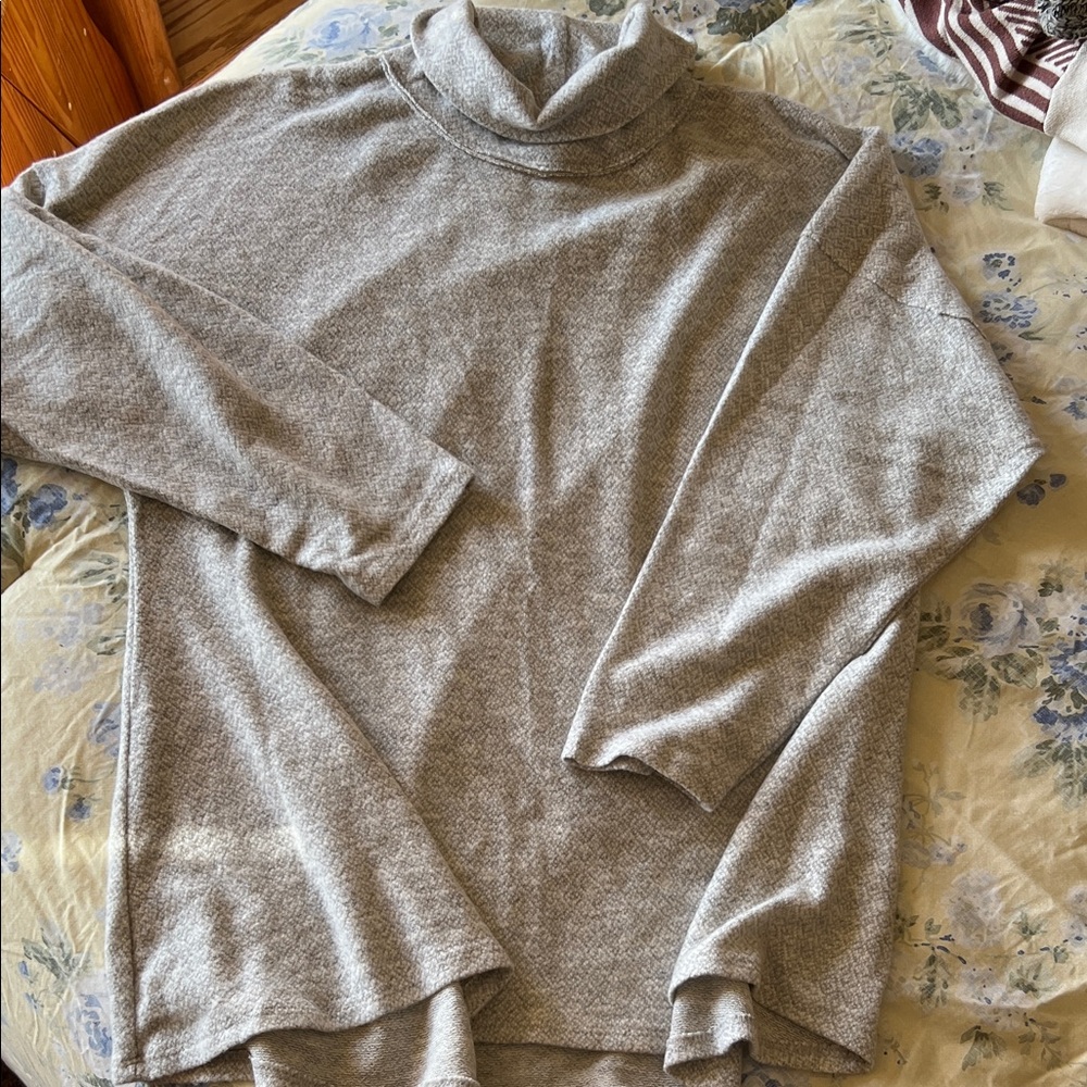 ANDREE BY UNIT Light Gray Turtleneck Sweater